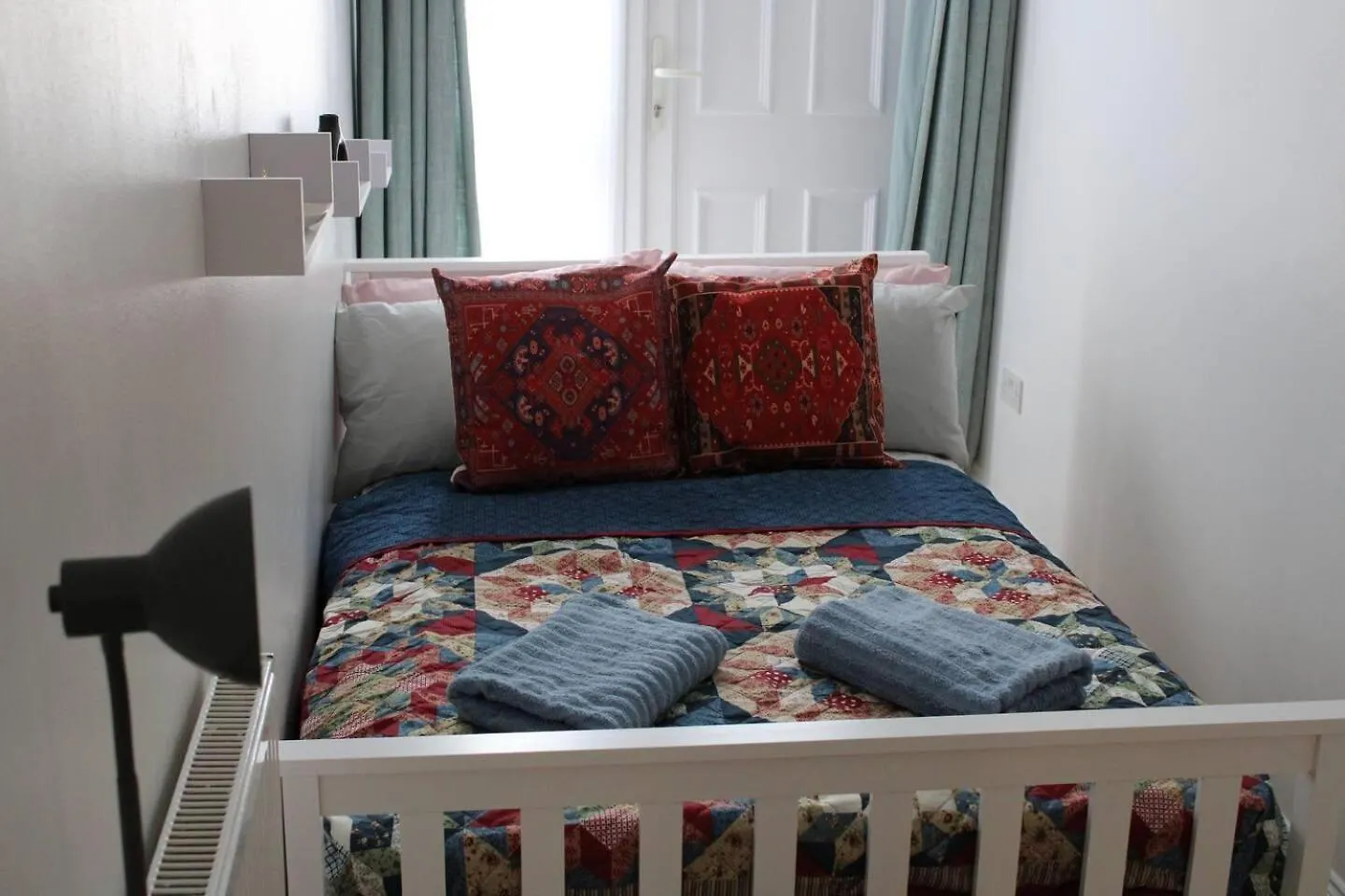 Stunning 2-Bed Ground Floor Apartment In Romford
