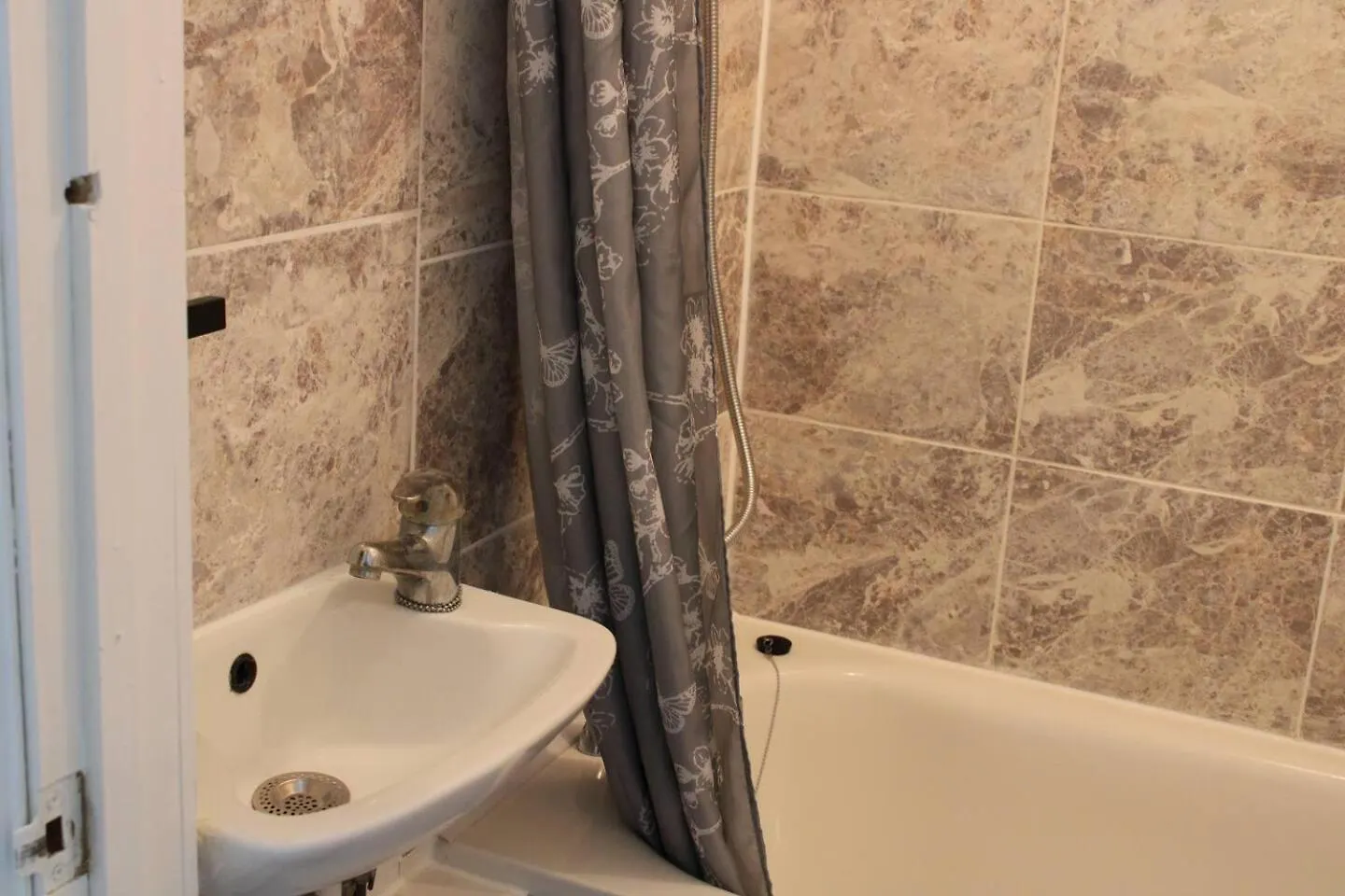 Stunning 2-Bed Ground Floor Apartment In Romford United Kingdom