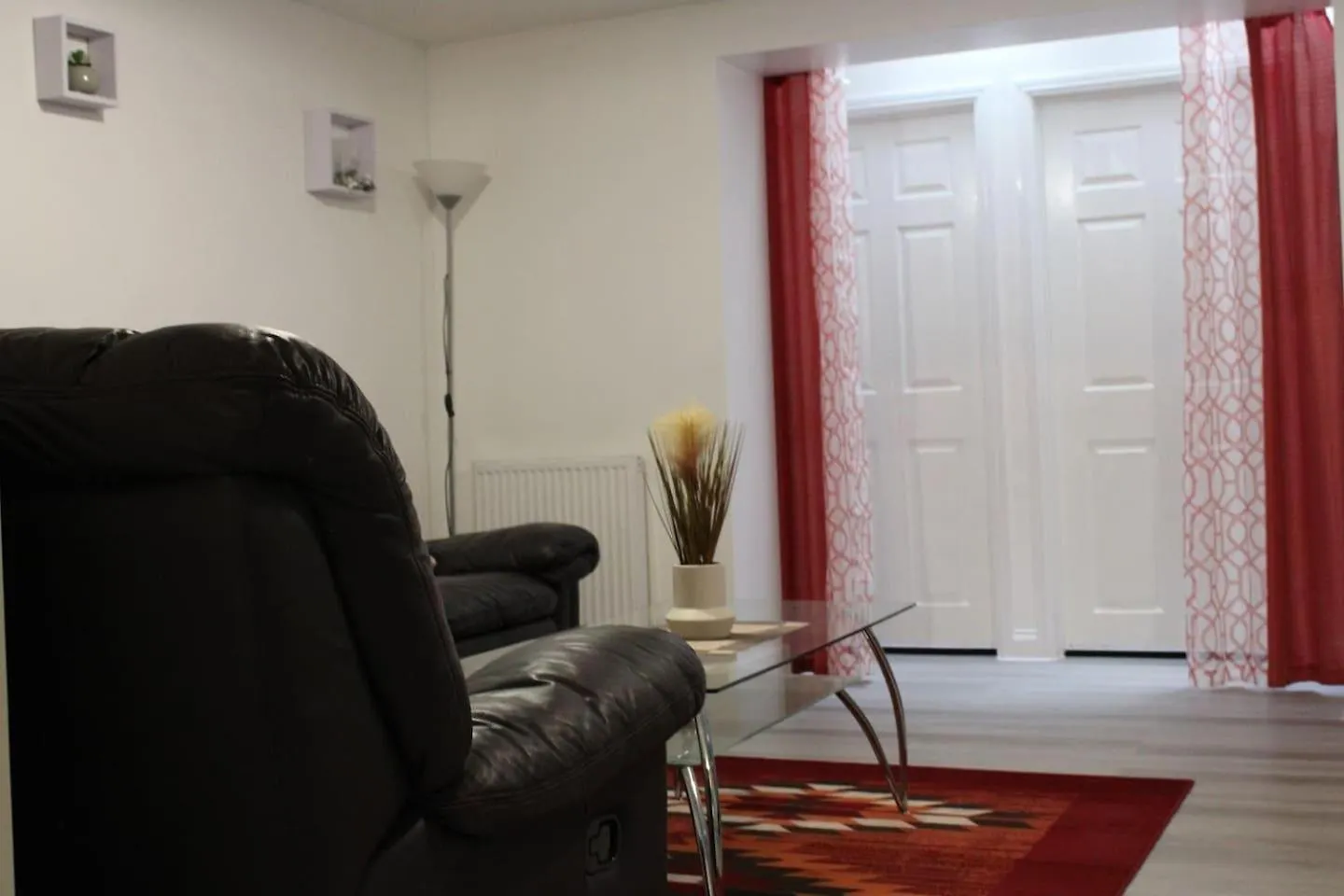 Stunning 2-Bed Ground Floor Apartment In Romford