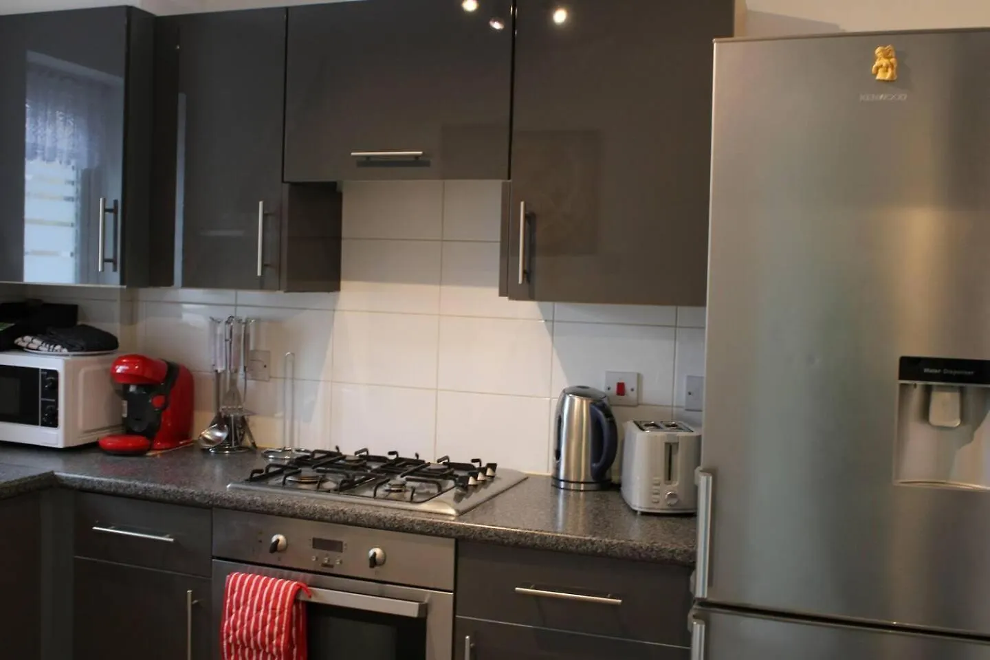 Stunning 2-Bed Ground Floor Apartment In Romford