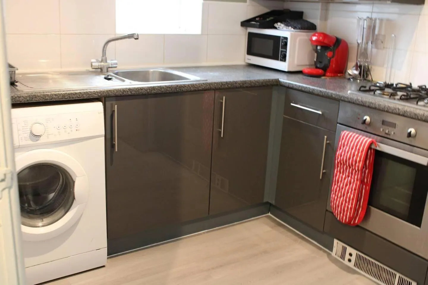 Stunning 2-Bed Ground Floor Apartment In Romford