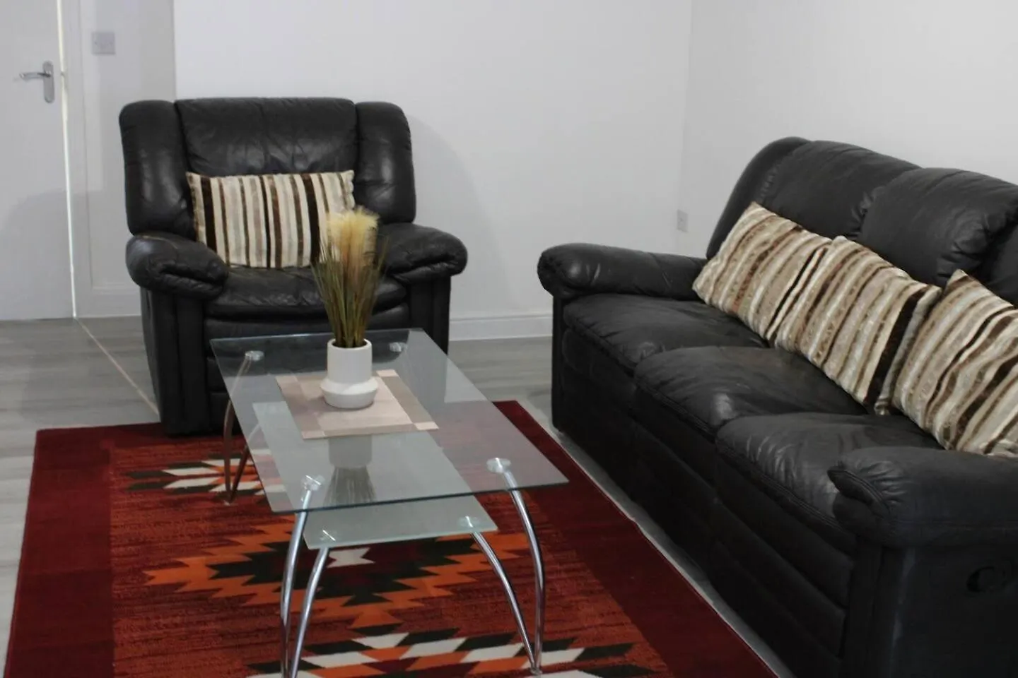 Stunning 2-Bed Ground Floor Apartment In Romford