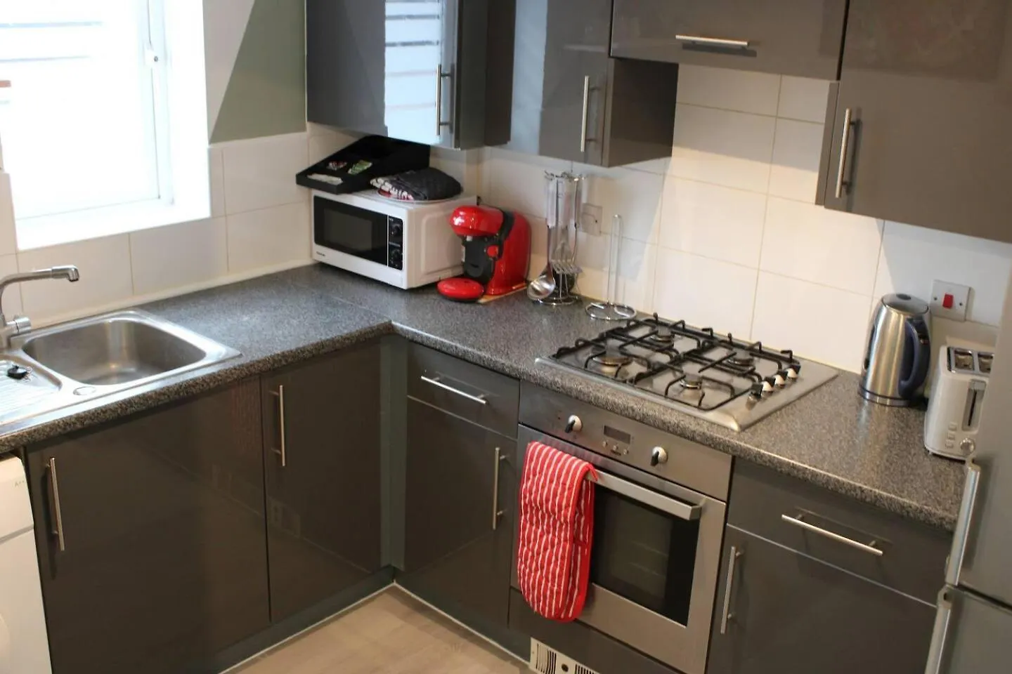 Stunning 2-Bed Ground Floor Apartment In Romford