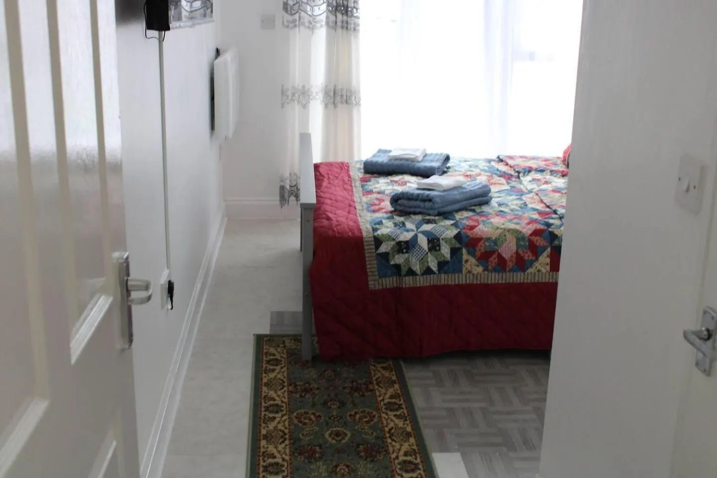 Stunning 2-Bed Ground Floor Apartment In Romford